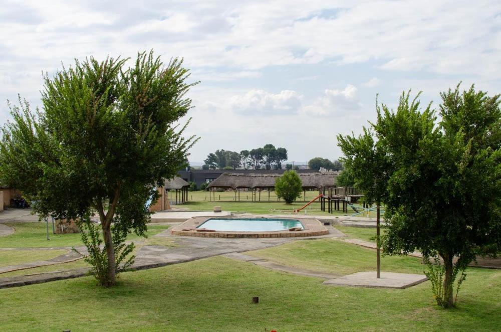 Matlapeng Country Estate Hotel Vanderbijlpark Exterior photo